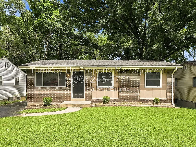 257 Connolly Dr — Photo 1