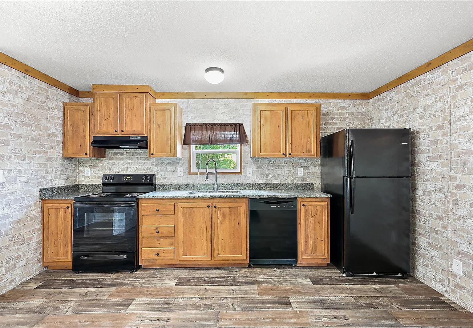 3 bed, 1155 sqft, $1,650 — Photo 2