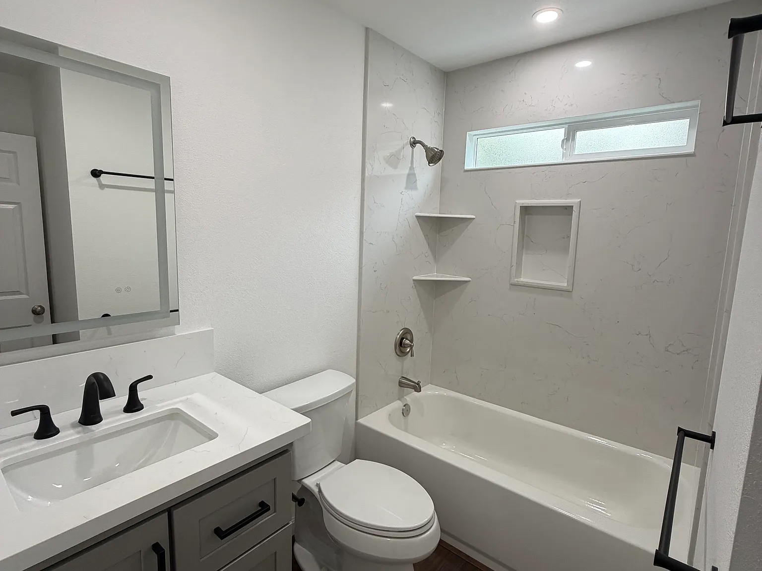 3 bed, 1350 sqft, $2,700 — Photo 4