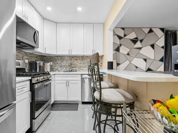 1199 East 53rd Street image 2 of 9