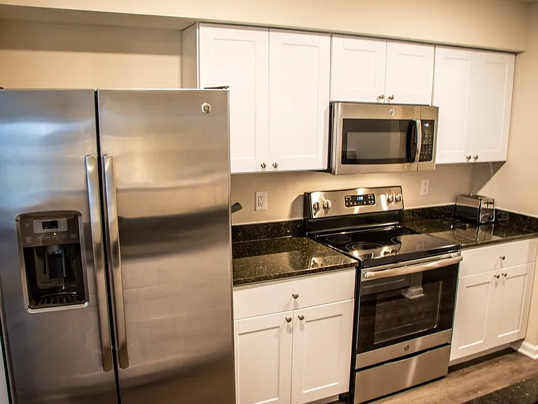 Latham Apartments — Photo 56