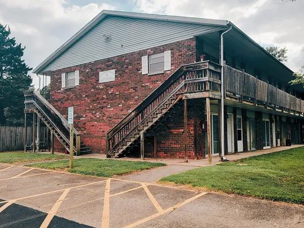 2200 S Illinois Ave #13, Carbondale, IL 62903