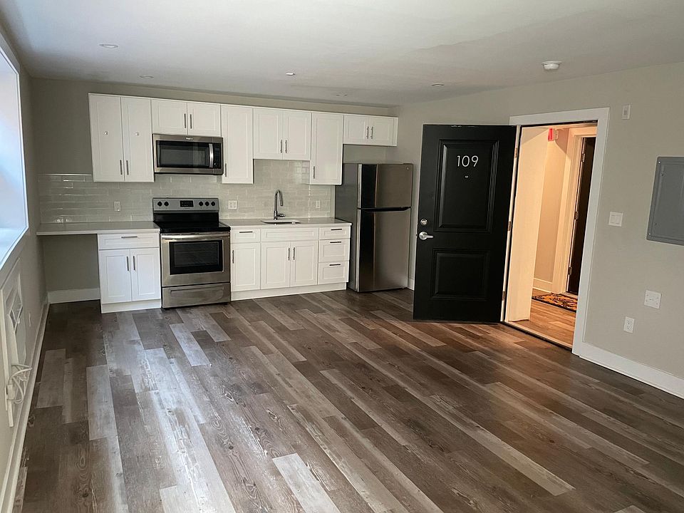 1st image of 625 Unruh Ave #205