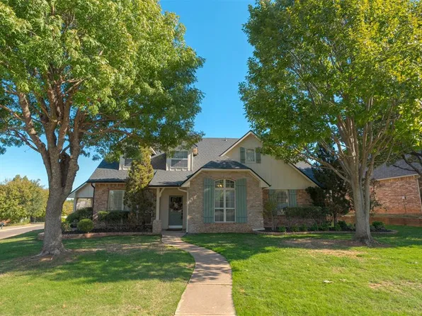 115 Lakeview Ct, Edmond, OK 73003