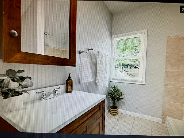 402 McIver St — Photo 21