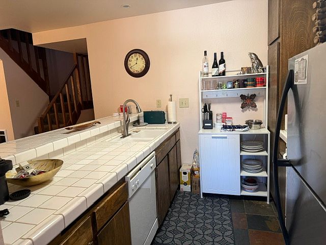 1st image of 25 Lee Rd