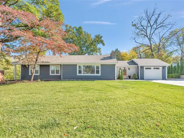 5 Edgewood Dr, Saint Charles, MO 63301