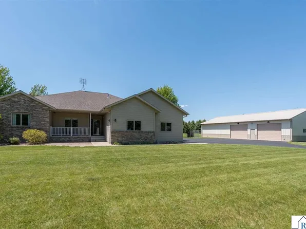 50792 Birch Bluff Dr, North Mankato, MN 56003