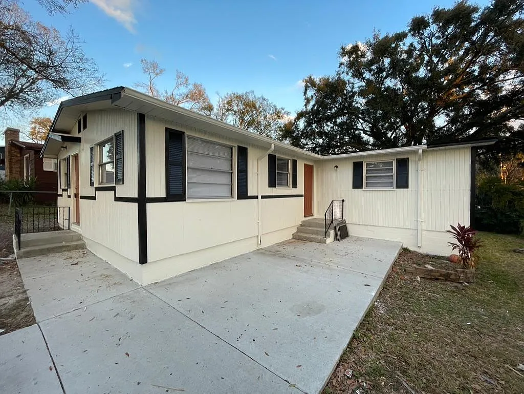 4 bed, 1500 sqft, $2,300 — Photo 2