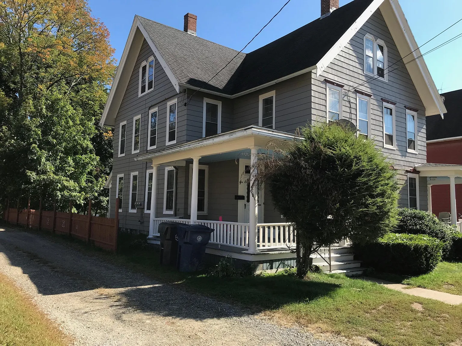 3 bed, 1.5 bath, 1400 sqft, $2,400 — Photo 1