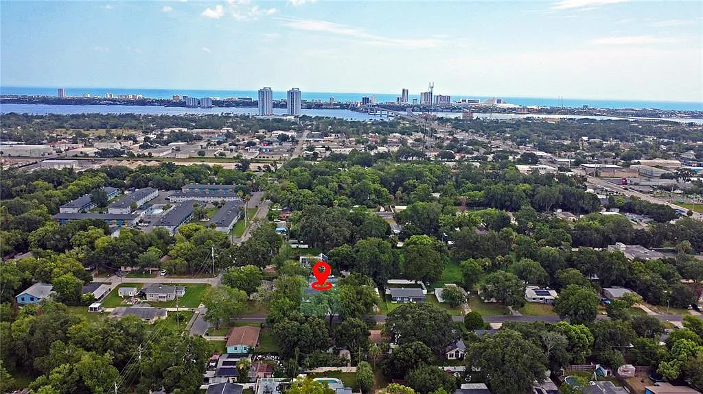 3 bed, 1.0 bath, 1232 sqft, $2,000 — Photo 3
