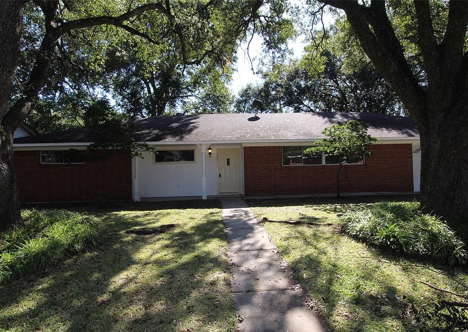 1st image of 703 Rosewood Dr