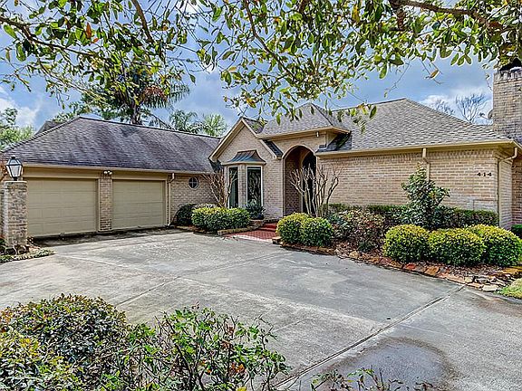 3rd image of 414 Lakeside Estates Dr