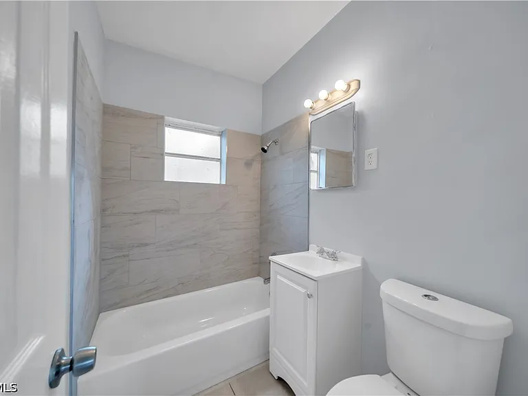 1527 Gardenia Ave — Photo 14