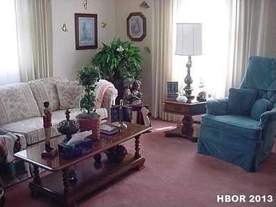 4th image of 50 Duchess Ln