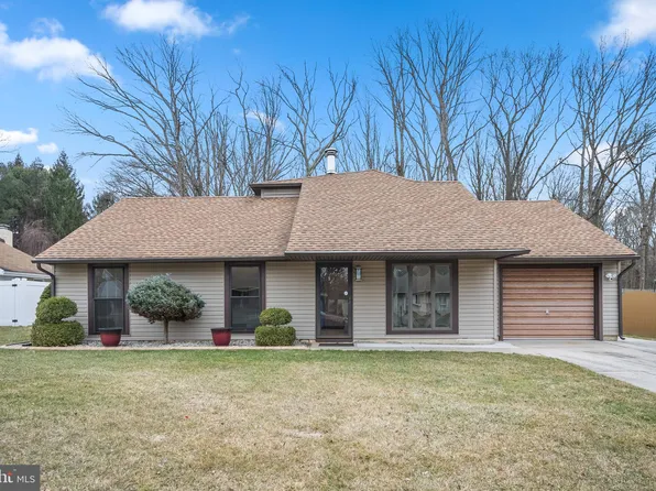 545 Greenbriar Dr, Williamstown, NJ 08094