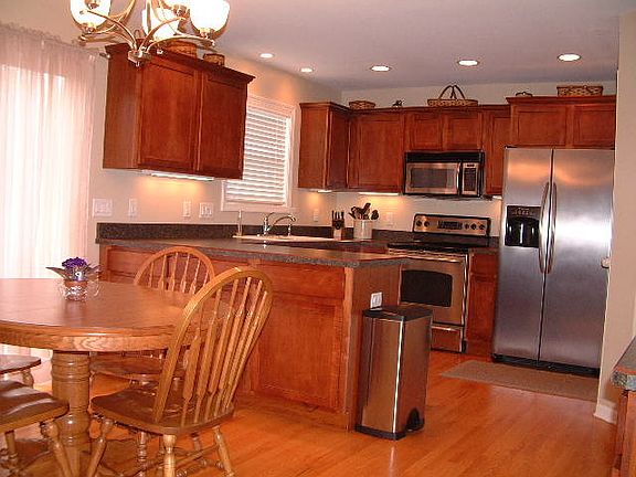 5th image of 596 Bayfield Dr
