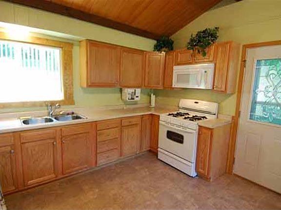 3rd image of S1137 E Redstone Dr