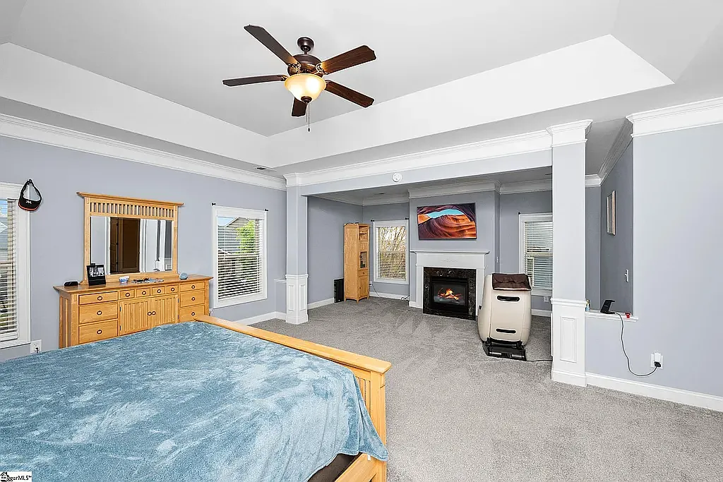 5 bed, 4457 sqft, $3,499 — Photo 4