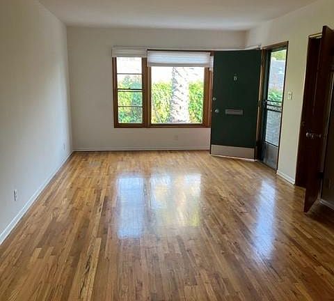 2nd image of 1021 18th St APT B