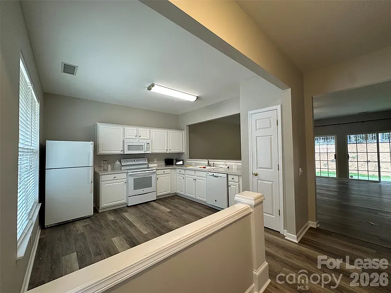 6626 Rothchild Dr — Photo 5