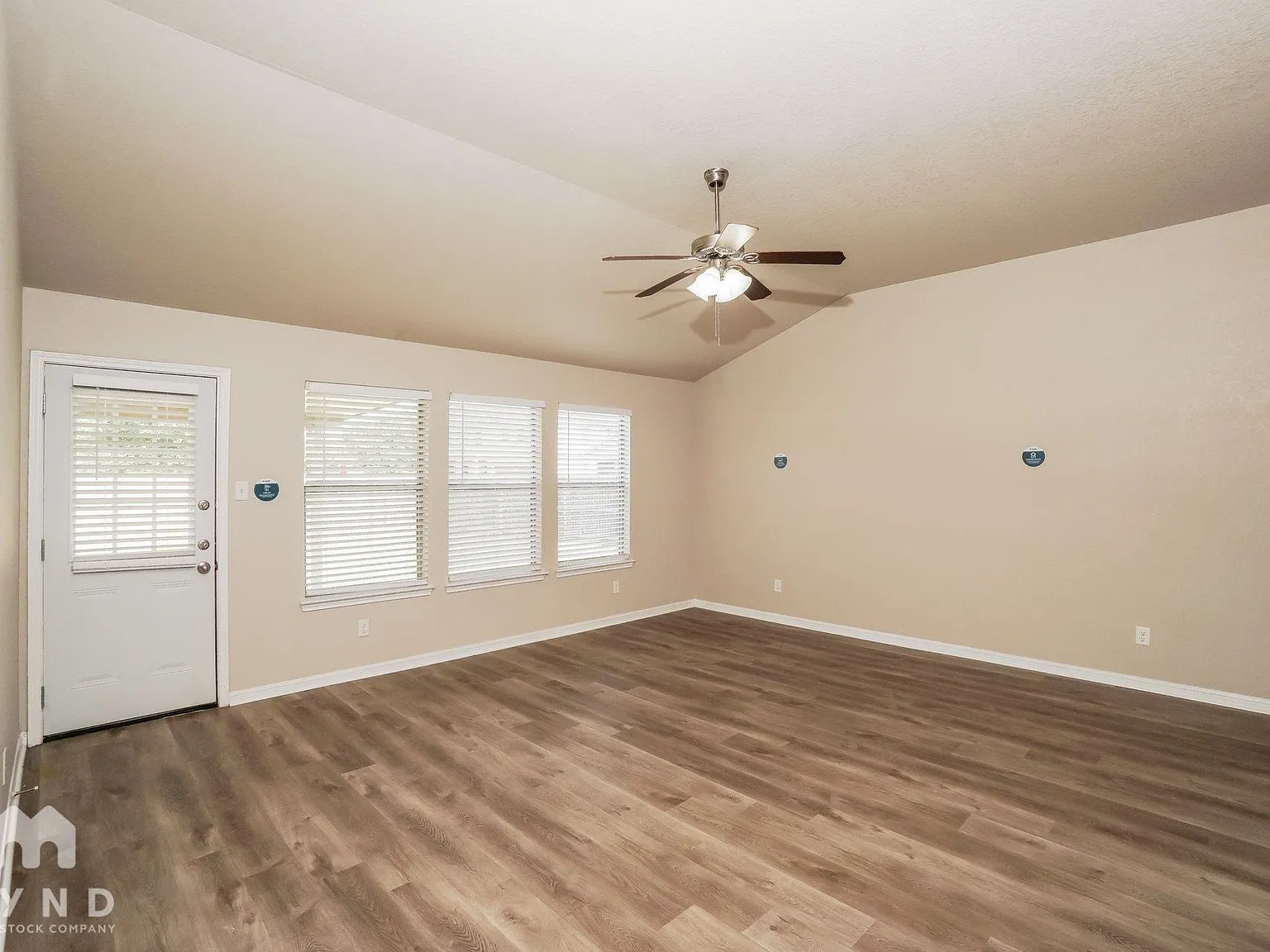 4 bed, 2.5 bath, 2522 sqft, $1,895 — Photo 3