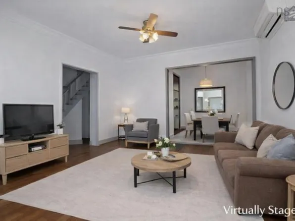22 Rodney Rd, Dartmouth, NS B2Y 3V5