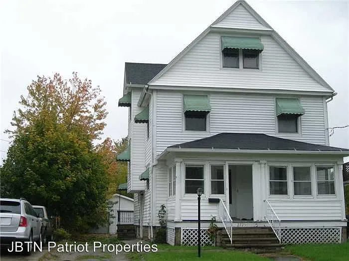2725 Reid Ave photo 1