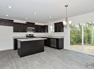 2008 Greenview Dr, Woodstock, IL 60098