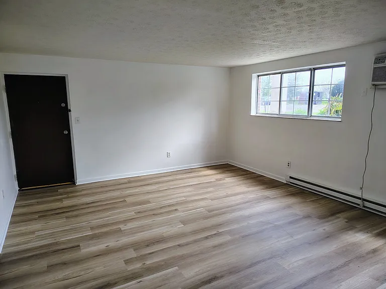 GLORY RIDGE APARTMENTS — Photo 19