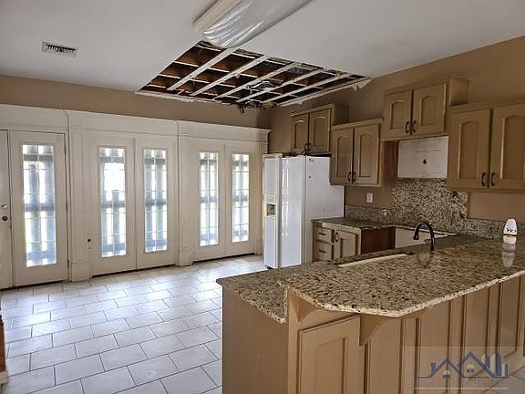 3rd image of 129 Teddy St