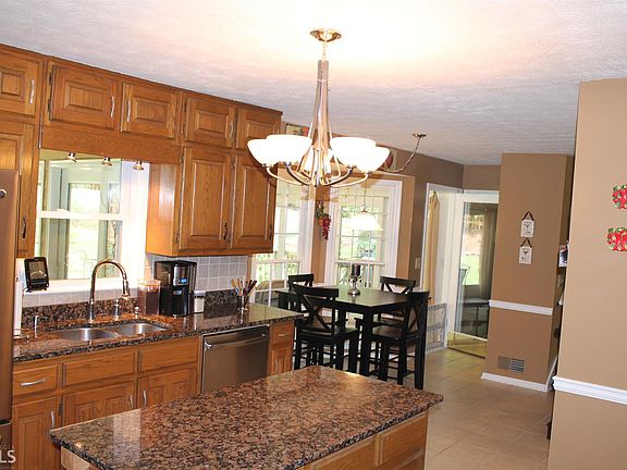4th image of 1501 Ashwood Way
