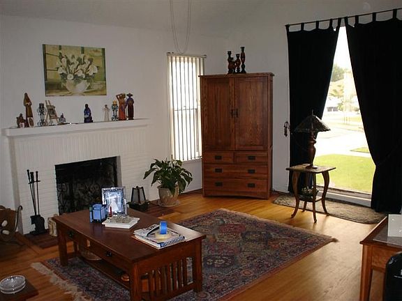 living rm with picture window