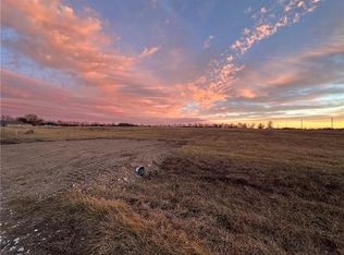 1002 SE 750th Rd, Windsor, MO 65360