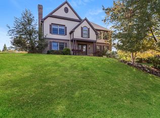 2110 W Grove Dr, Gibsonia, PA 15044