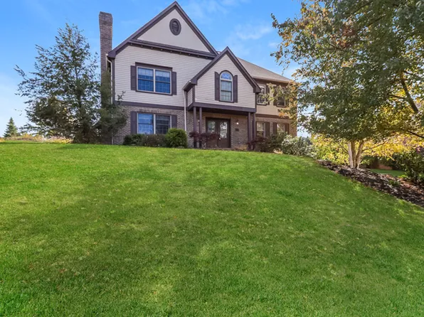 2110 W Grove Dr, Gibsonia, PA 15044