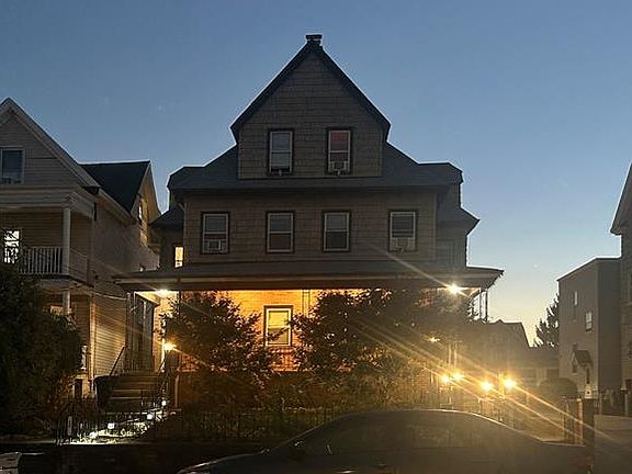 2nd image of 26 E 32nd St #3L