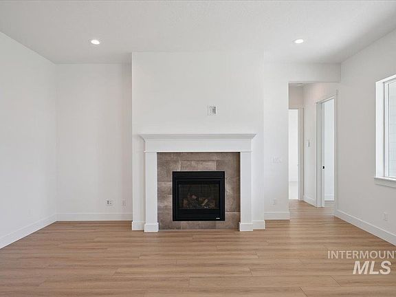 4th image of 5641 N Christian Ave