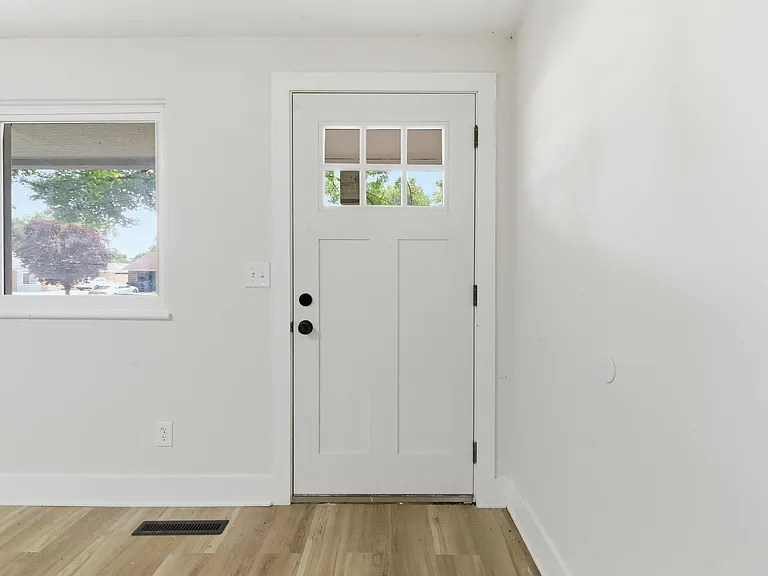 4731 Powell Rd — Photo 16