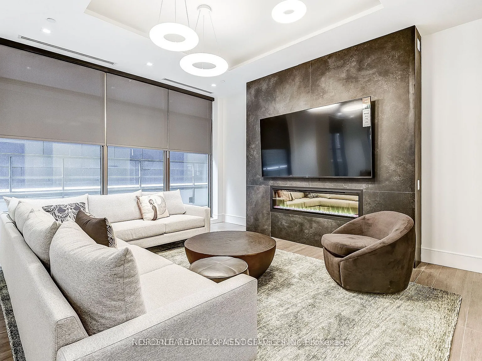 Encore At Theatre District Condos — Photo 3