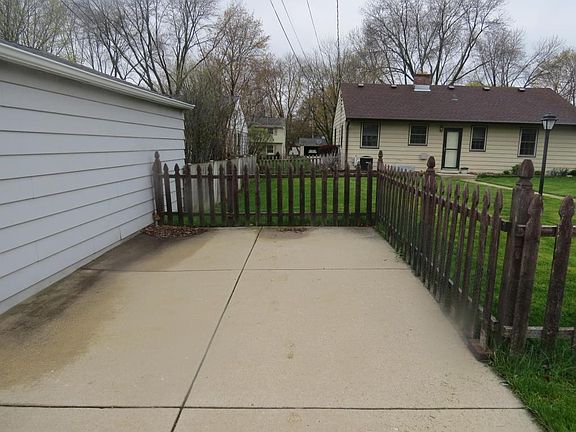 3rd image of 2112 N 117th St
