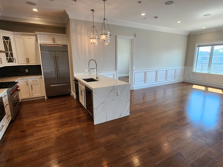 933 E 2nd St #20 — Photo 4