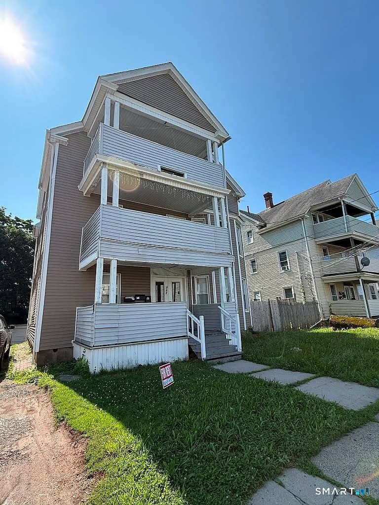 3 bed, 1.0 bath, 3416 sqft, $1,900 — Photo 2