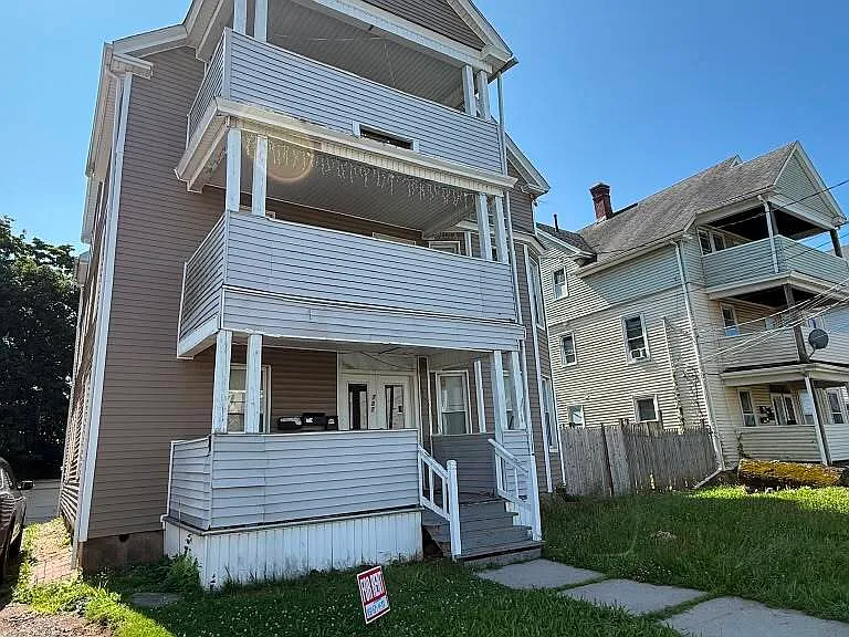 727 East St — Photo 2