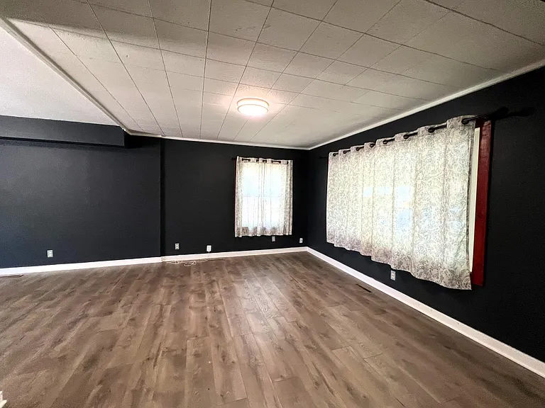 141 S Custer Ave — Photo 21