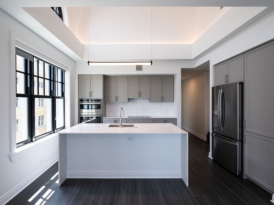 1st image of 2313 N Lincoln Park W #915