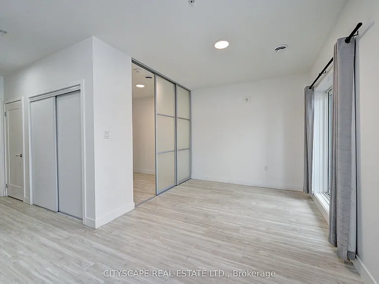 408 Dundas St S #212 — Photo 27