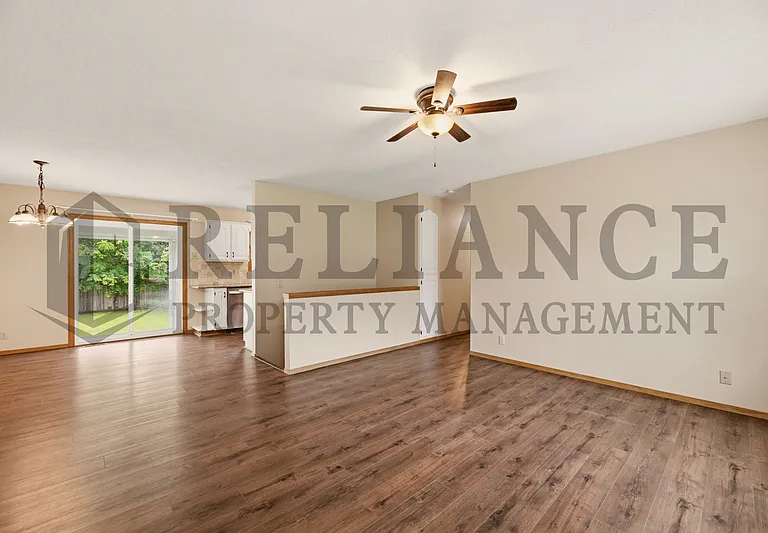 516 N Lakeside Dr — Photo 15
