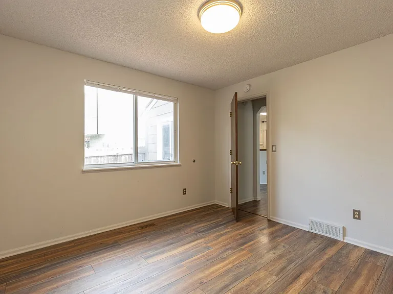 1610 Ervine Ave — Photo 11