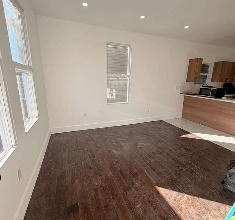 69 Brookdale Ave #2L
